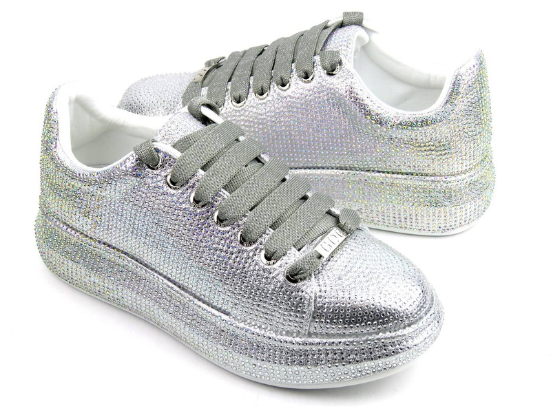 Sneakersy damskie pokryte cekinami - GOE JJ2N4048, srebrne