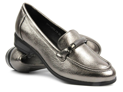 Półbuty, loafersy damskie Potocki 24-12065, metaliczne