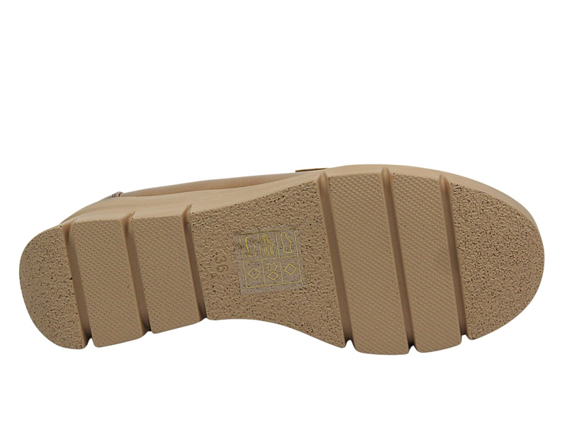 Półbuty, mokasyny damskie na grubej podeszwie - Potocki 24-12490, beżowe