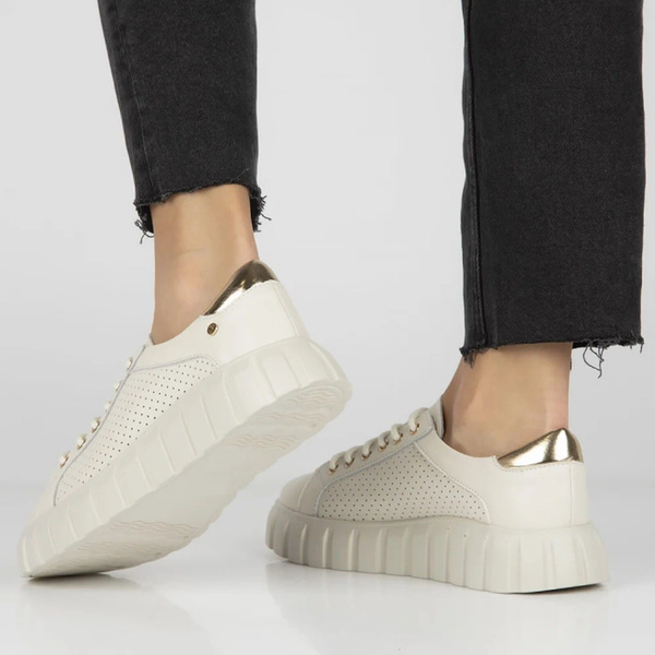 Skórzane sneakersy damskie na platformie - Filippo DP4535/25, beżowe