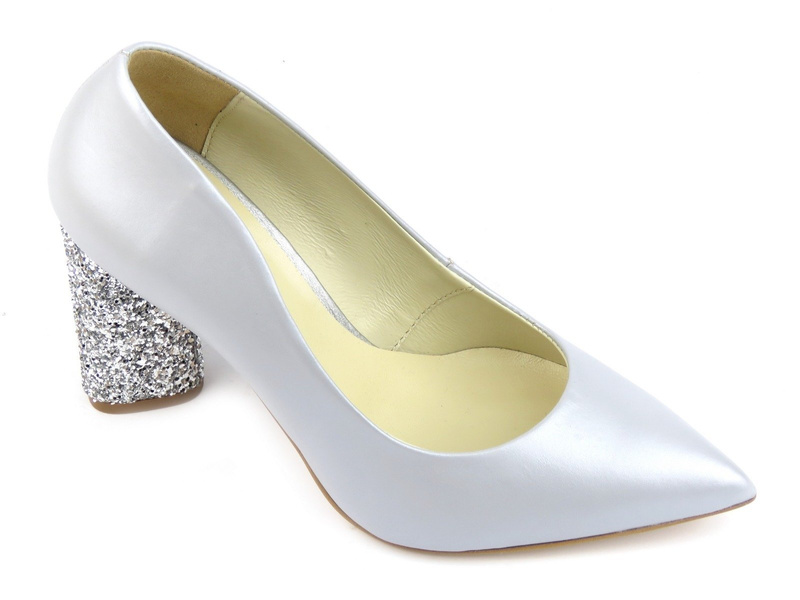 Eleganckie czółenka na brokatowym słupku - Kordel 1648, srebrne