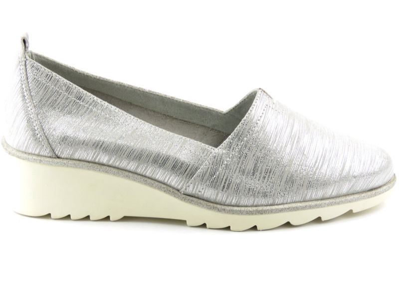 Skórzane półbuty damskie typu slip on - Tamaris 24614, srebrne