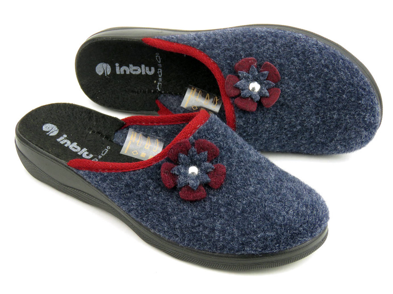 Ciepłe kapcie damskie z kwiatkiem na cholewce - INBLU 064-86, granatowe