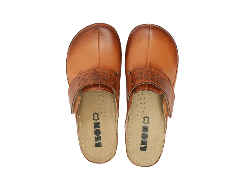 Skórzane klapki damskie brąz Leon 902