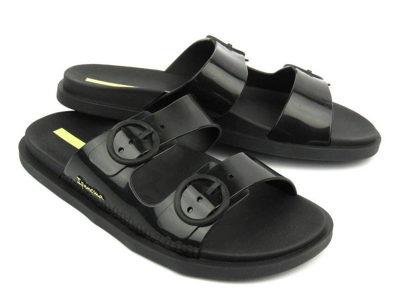 Gumowe klapki damskie z klamrami - IPANEMA 83530/26877, czarne