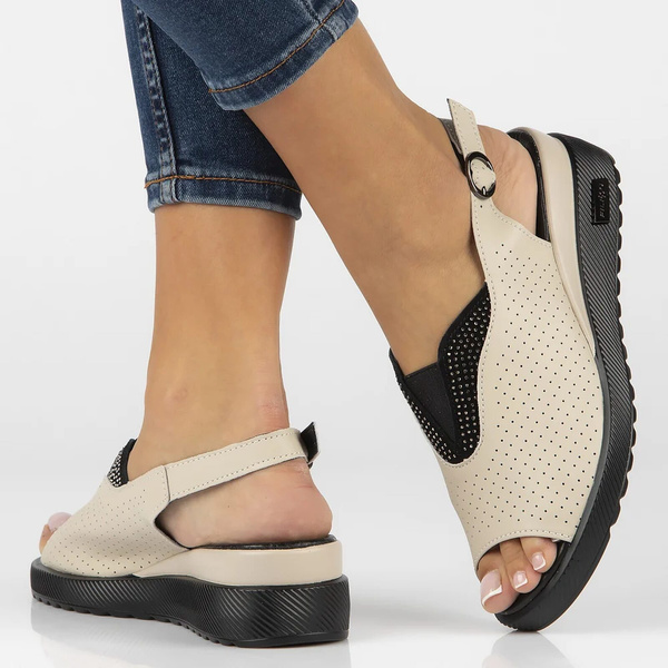 Skórzane sandały damskie na platformie beżowe Filippo DS6145/25