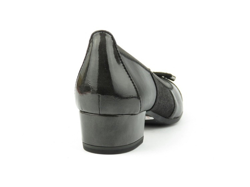 Skórzane czółenka na niskim obcasie - Tamaris 22300-29, czarne