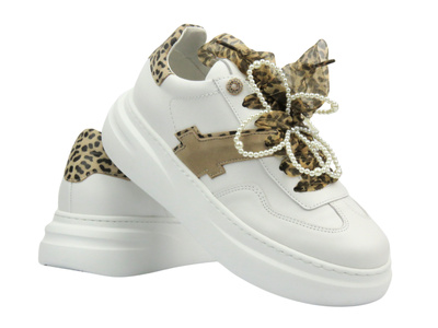 Sportowe buty damskie na platformie - CheBello 4713, białe w panterkę , skórzane