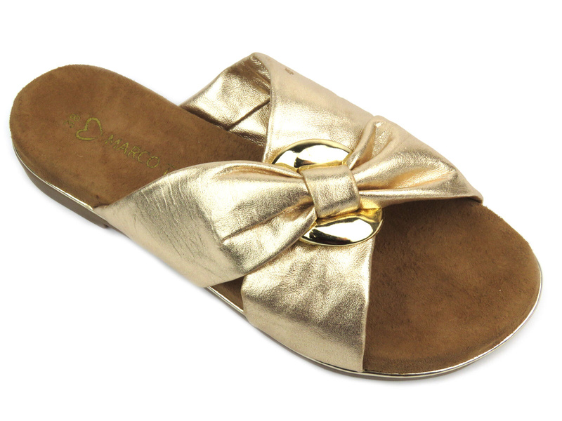 Skórzane klapki damskie z łańcuchem - MARCO TOZZI 2-27133-42, złote