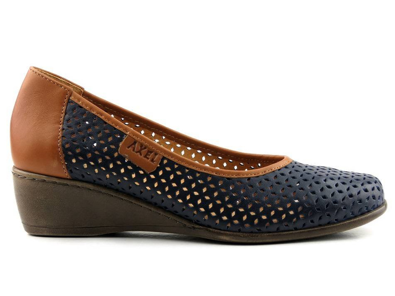 Półbuty damskie z ażurową, przewiewną cholewką - Axel 1676, granatowe