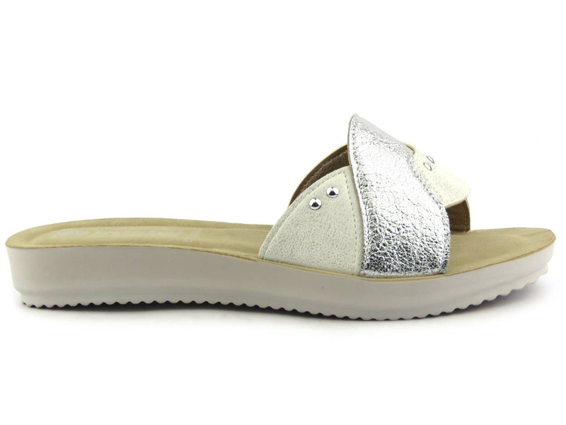 Klapki damskie z ozdobną, połyskującą cholewką - INBLU BM-58, białe ze srebrnym