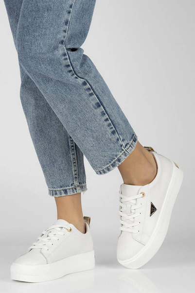 Skórzane sneakersy damskie na platformie - Filippo DP3533/24, białe