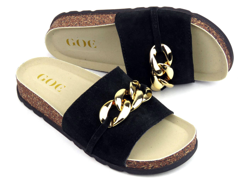 Zamszowe klapki damskie ze złotym łańcuchem - GOE JJ2N7006, czarne