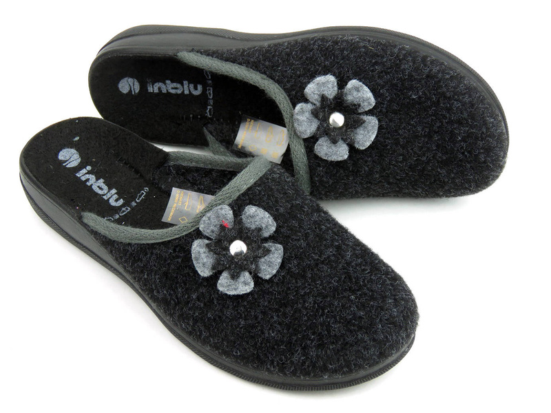 Ciepłe kapcie damskie z kwiatkiem na cholewce - INBLU 064-86, grafitowe
