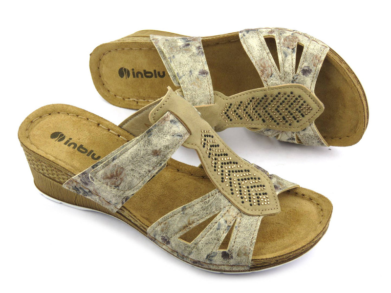 Klapki damskie na niewielkim koturnie - INBLU EP-20, beżowe