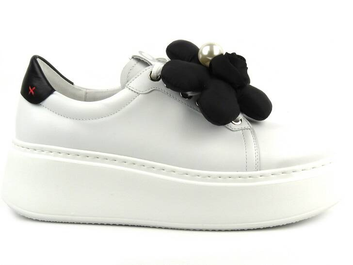 Sportowe buty damskie na platformie - CheBello 4366, białe