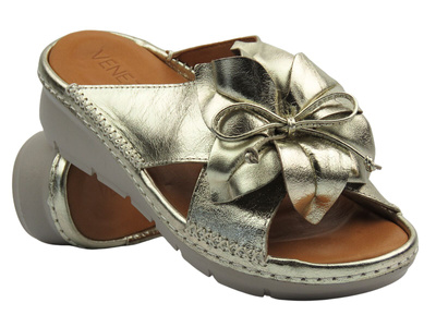 Jednolite klapki damskie na grubej podeszwie złote VENEZIA 140LEGOOBK034