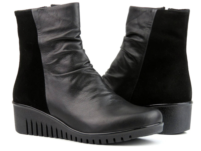 Wysokie botki damskie na koturnie 5 cm - COMFORTABEL 960020-01 czarne