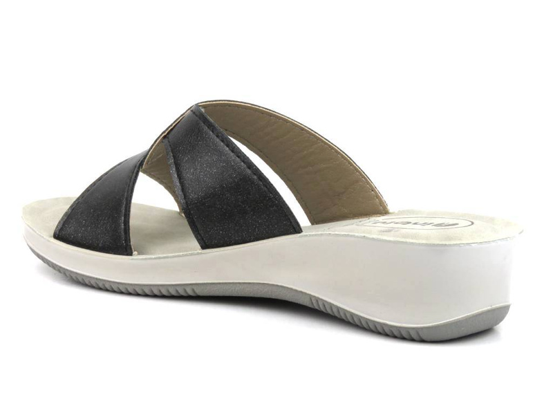 Wygodne klapki damskie na niskim koturnie - INBLU SE-06, czarne