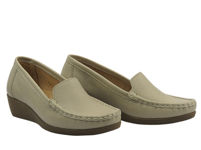 Skórzane mokasyny damskie na koturnie ecru Helios Komfort 4020