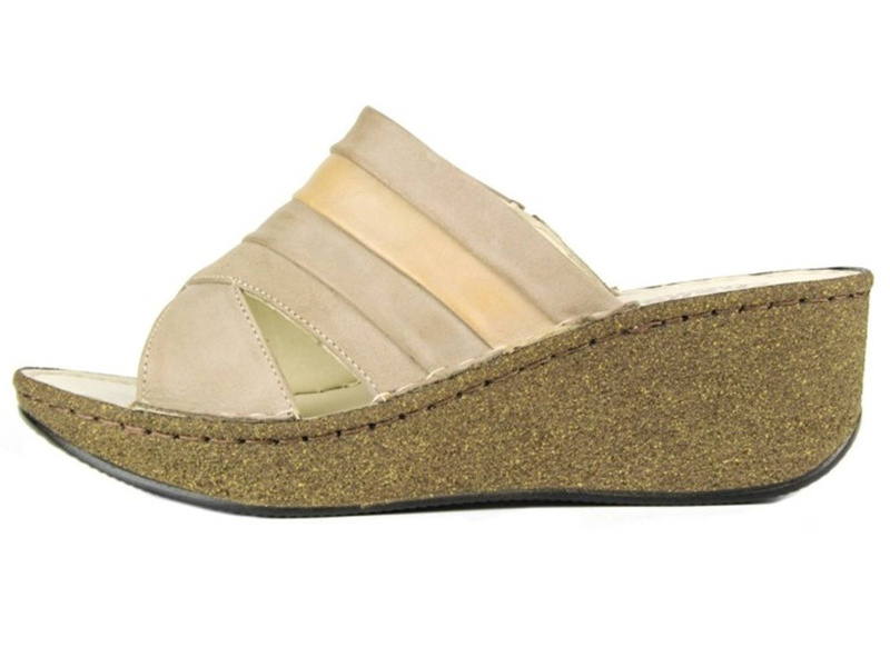 Skórzane klapki damskie na koturnie - Helios Komfort 646, beżowe