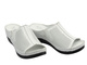 Wygodne klapki damskie na koturnie białe Nika Komfort H-157