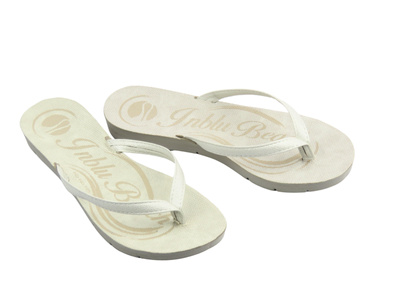 Japonki damskie z błyszczącym paskiem  - INBLU VELA, białe