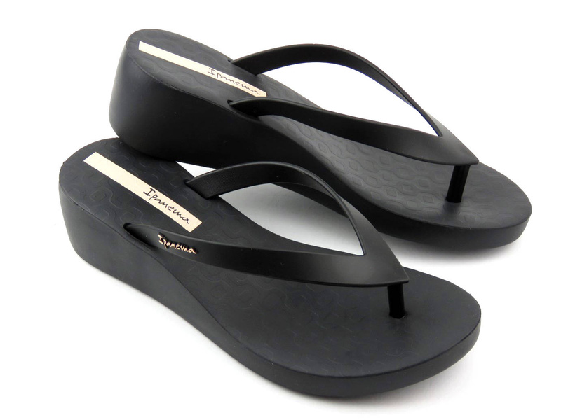 Japonki damskie na koturnie - IPANEMA 26748, czarne