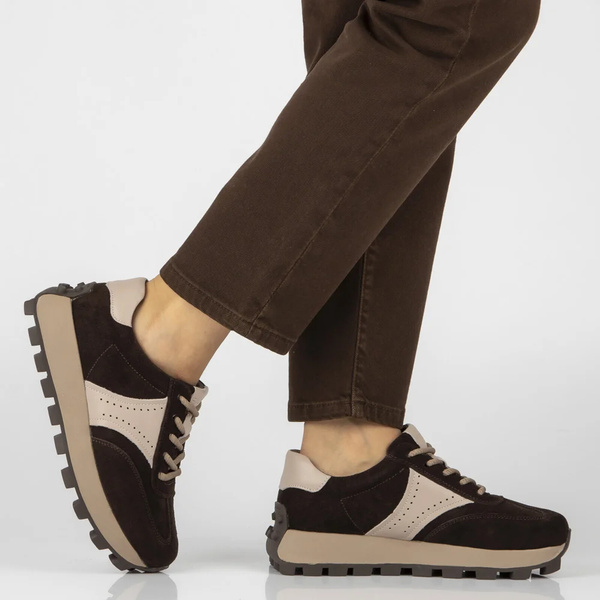 Damskie sneakersy skórzane zamszowe Filippo DP7976/26 brązowe – wygodne półbuty na grubej podeszwie