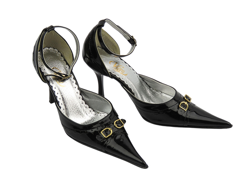 Lakierowane czółenka damskie na szpilce czarne Vigo 665