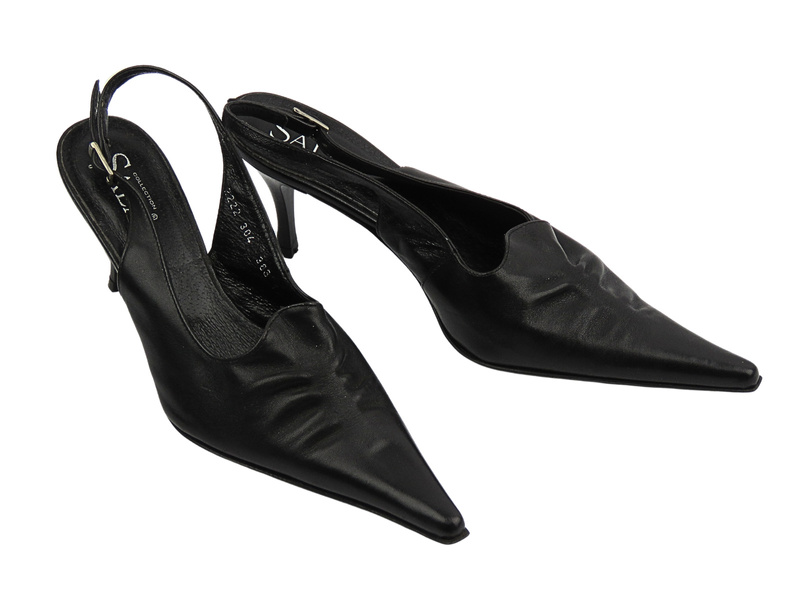 Czółenka na szpilce czarne z regulowanym paskiem Sala 304