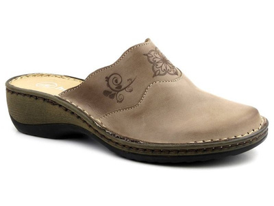 Skórzane klapki damskie z zakrytym noskiem - HELIOS Komfort 270, beżowe