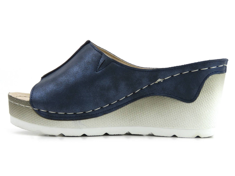 Klapki damskie na wysokim koturnie - SKOTNICKI KL-3-0618, granatowe