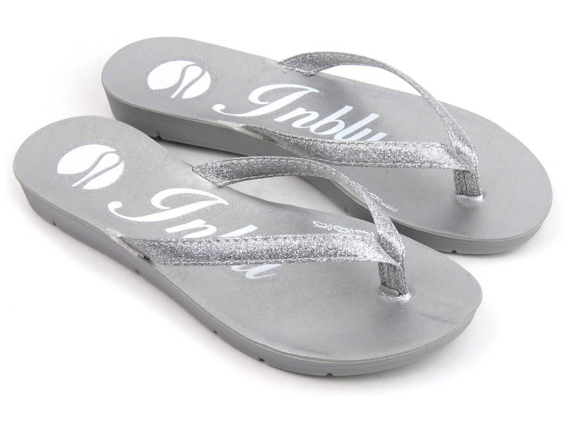 Japonki damskie z błyszczącym paskiem - INBLU ME-40, srebrne