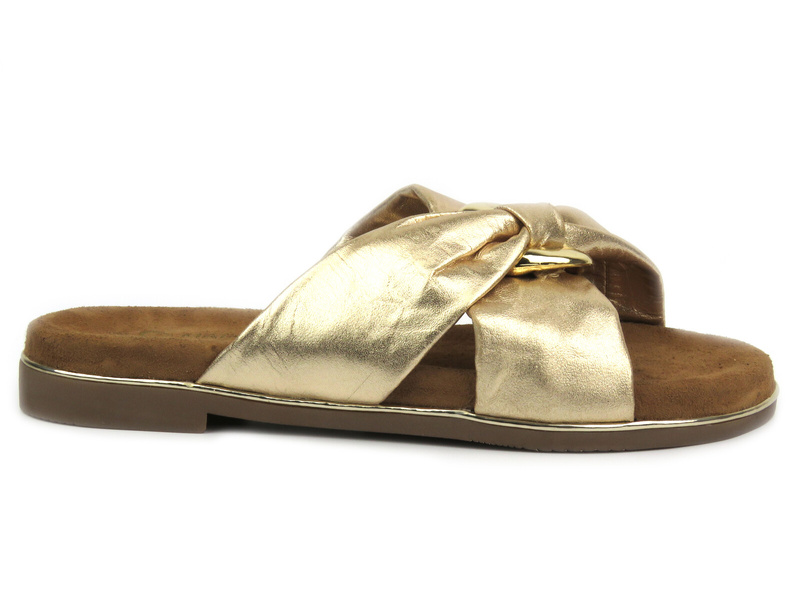 Skórzane klapki damskie z łańcuchem - MARCO TOZZI 2-27133-42, złote