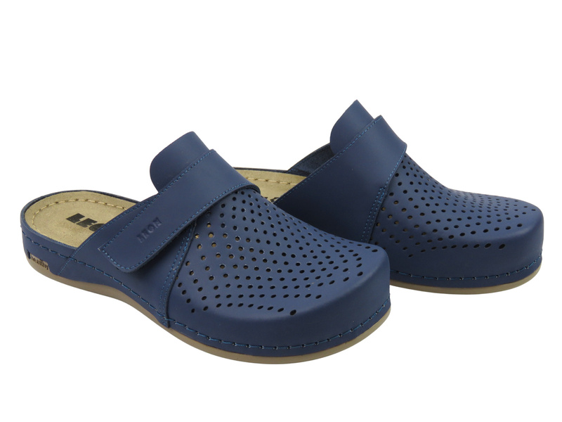 Skórzane, ażurowe klapki damskie granatowe Leon 970