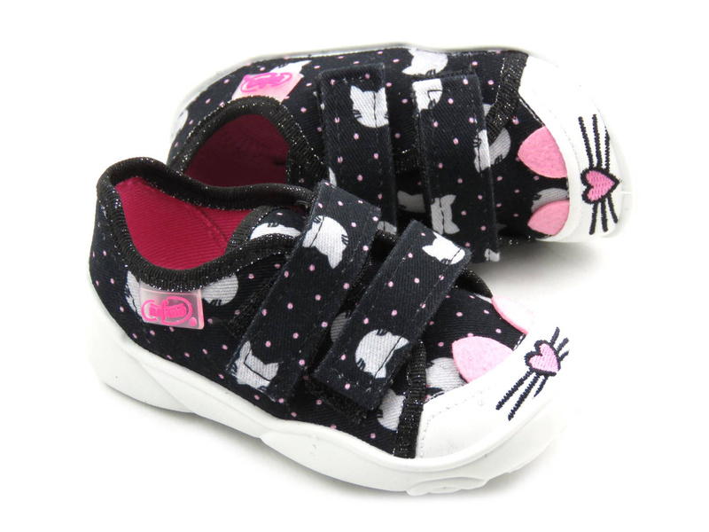 Kapcie, buty dziecięce na rzepy - BEFADO 907P151, czarne w kotki