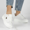 Skórzane sneakersy damskie na platformie - Filippo DP3533/24, białe