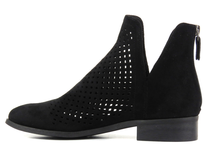 Ażurowe botki na płaskim obcasie - Potocki 23-12107, czarne