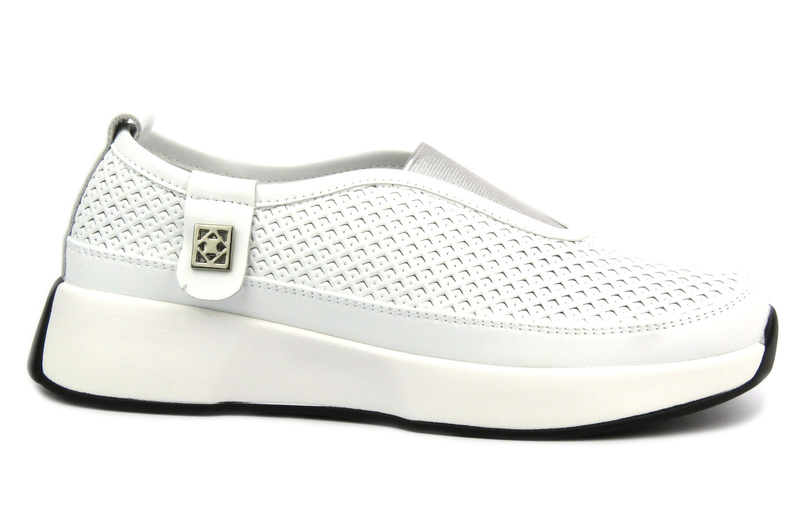 Ażurowe sneakersy damskie - Sokolski HW W24-456, białe