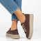 Wygodne sneakersy damskie ze skóry naturalnej zamszowej na platformie Filippo DP6122/26, brązowe