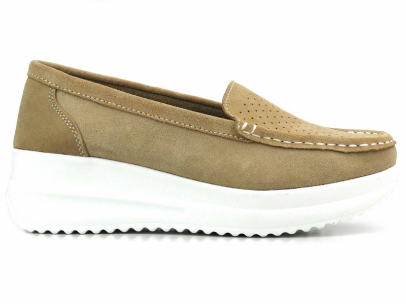 Zamszowe mokasyny damskie na grubej podeszwie - Artiker 52C1759, beżowe