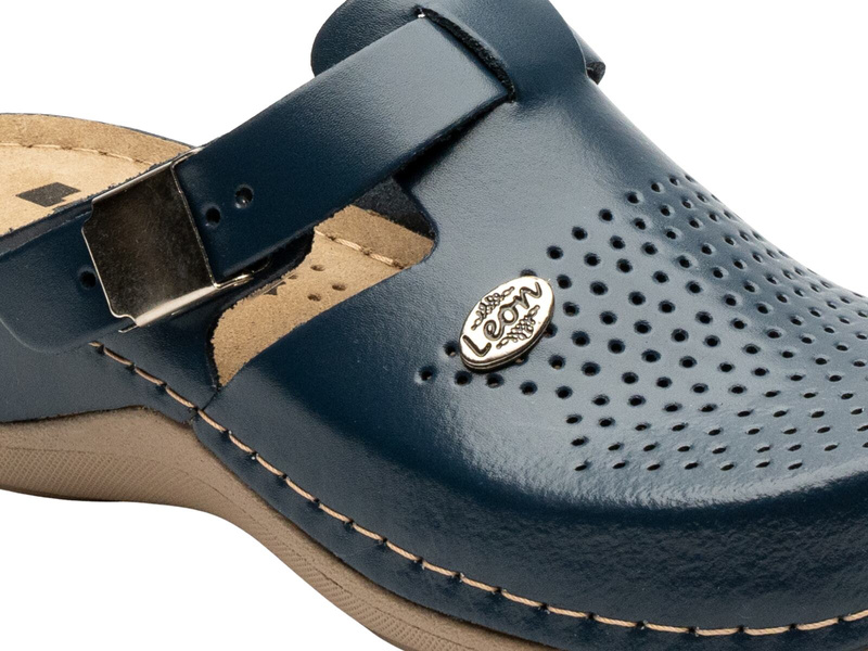 Skórzane klapki damskie granatowe Leon 900