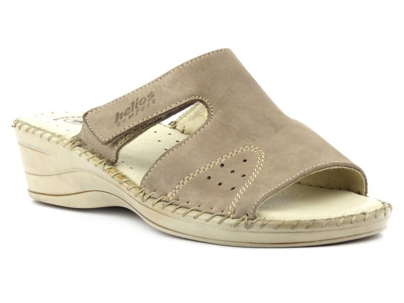 Wygodne klapki damskie na niewysokim koturnie - HELIOS Komfort 203, beżowe