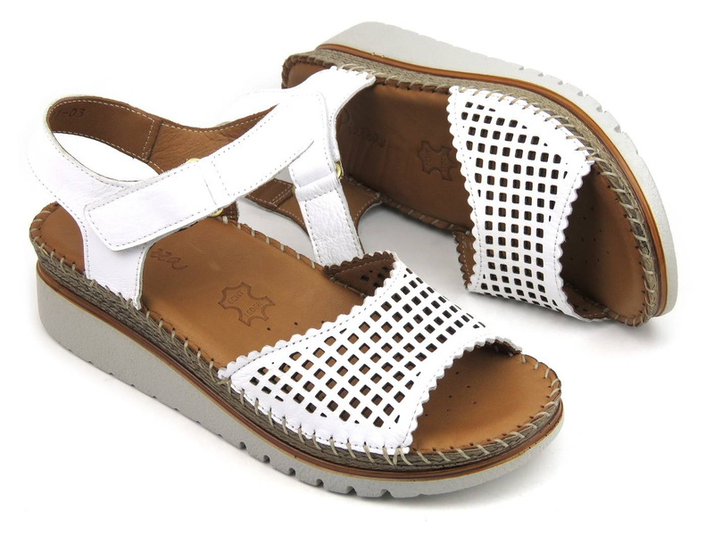 Sandały damskie na niewielkim koturnie - PIAZZA 910077-03, białe