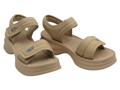 Sandały damskie na grubej podeszwie beżowe Potocki 25-105300