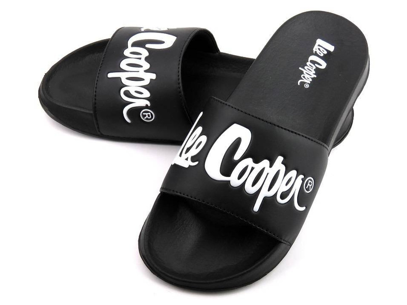 Gumowe klapki męskie na grubej podeszwie - Lee Cooper 21-42-0223M, czarne
