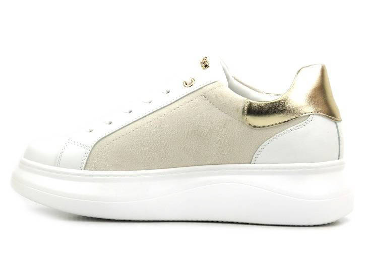 Białe sneakersy damskie na platformie - INBLU IN001297