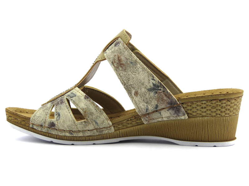 Klapki damskie na niewielkim koturnie - INBLU EP-20, beżowe