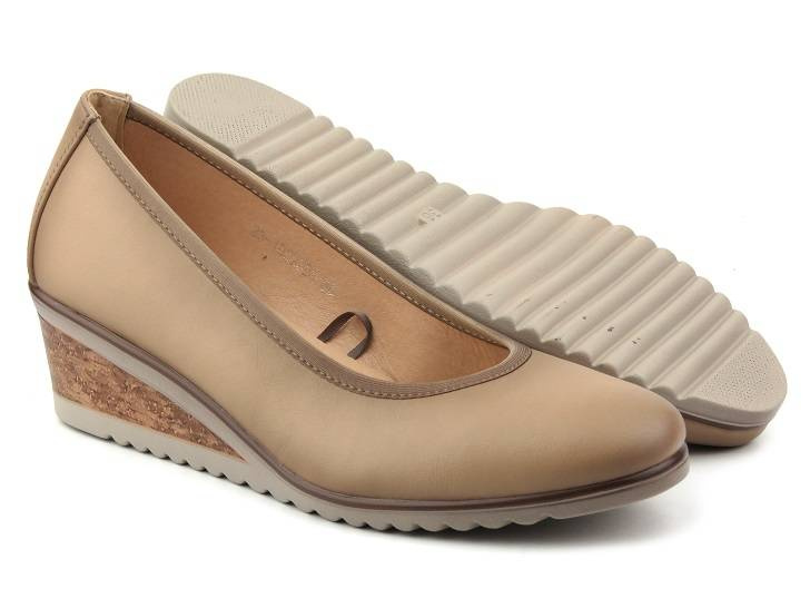 Półbuty, czółenka damskie na koturnie - Potocki 23-10523BG, beżowe